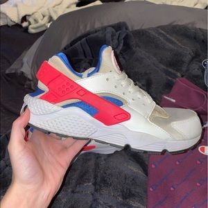 Woman’s Nike huaraches